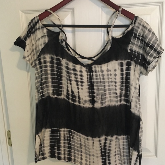 Black & White tie dye top -unique- cold shoulder! - Picture 5 of 6
